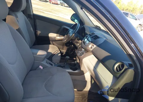 2006 Toyota Rav4 Limited z USA, uszkodzony, nr VIN JTMBD31V265019394